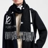 440e16a7c8a54fbca898d7474b79595e.jpg LOUIS VUITTON Reykjavik Scarf M71040
