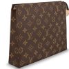 824c1ea40aa24481aa697cde3431b704.jpg LOUIS VUITTON Toiletry Pouch 26 Monogram Brown M47542